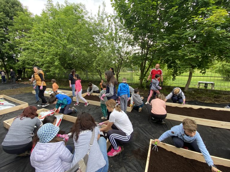 Изграждане на класна стая на открито в 163 ОУ